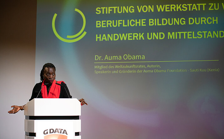 Dr. Auma Obama - Mitglied des Weltzukunftsrates, Autorin, Speakerin und Gründerin der Auma Obama Foundation Sauti Kuu - begeisterte mit ihrer Rede zur humanitären Arbeit.