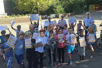 Die Verkehrswacht Bochum e.V. vermittelt Kindern altersgerecht, worauf sie auf dem Weg zur Schule oder unterwegs zu Freunden achten müssen.